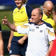 Scotland coach Andy Robinson takes a training session during RWC 2011.