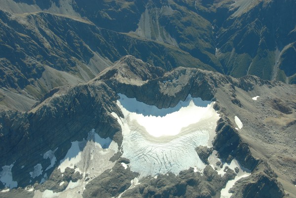 This is what the scientists are looking for: a clear snowline. This picture of the Rolleston glacier, taken during this year's survey, the previous year's snow shows grey, and the current year's snow is white.