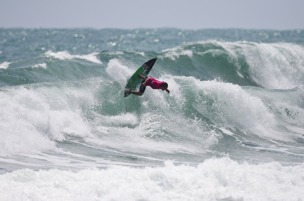 Elliot Paerata - Reid surfing his way to the final eight surfers in the Under 16 Boys Division.