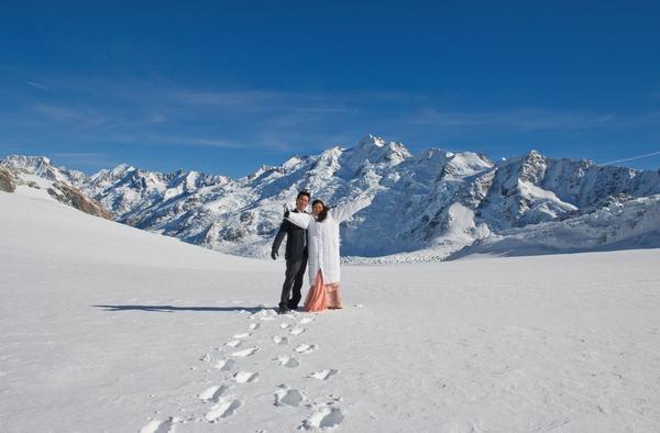 Richard Lee and Regine Hong on their wedding day at Aoraki Mt Cook.