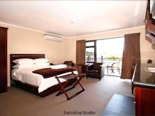 Motel business for sale in Whanganui NZ with a large home in great location in town central