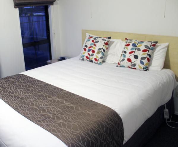 Leading Hamilton East accommodation provider, Aspen Manor Motel, invites businesses to view their new refurbished rooms.