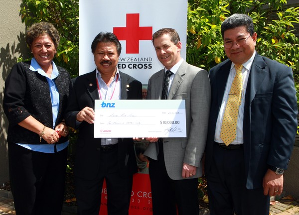 (left to right) (Ms Tautala Mauala, Samoan Red Cross) : (Mr Muagututagata Pita Ah Him, Samoan Red Cross) : (Mike Johnston, Canon NZ) : (Laufale Tanu Tautala, Canon NZ)