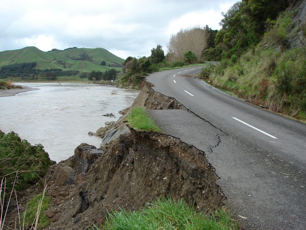 Civil Defence swung into action in Tararua as Monday's flood caused havoc in its southern region.