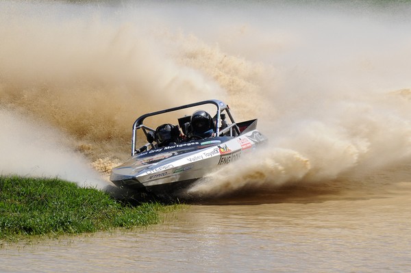 A third successive round win by Auckland's Baden Gray and navigator Tanya Iremonger in Sunday's third round of the Jetpro Jetsprint championship held at Meremere has given the pair an extensive lead in Scott Waterjet international Group A category of the 