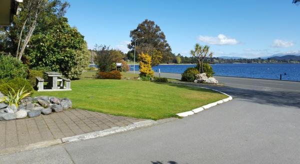 Backpackers for sale NZ.Opportunity to purchase prime real estate in Te Anau. Three properties lakefront location.