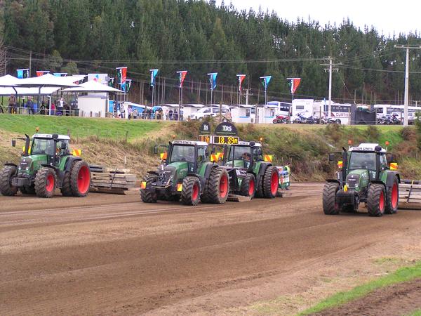 Tractor Pull, Field Days 2011