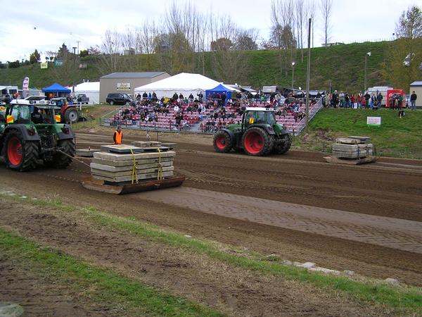 Tractor Pull, Field Days 2011