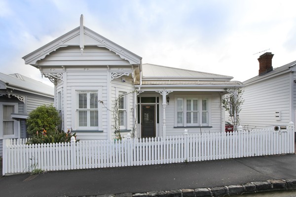 Trendy Ponsonby home sold for $800,000 with all proceeds from the sale going to Oxfam.