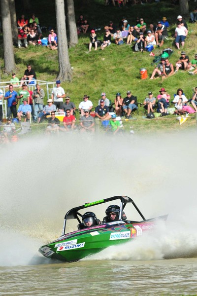 Defending Suzuki Super Boat champion Richard Burt is again expected to turn it on for crowd at the opening round of the Jetpro Jetsprint Championship, to be held near Wanganui on 27 December