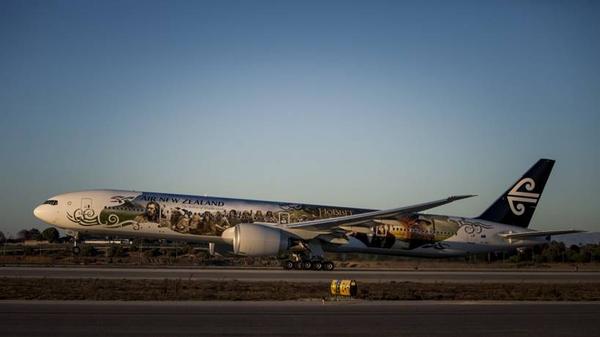 Air New Zealand's Hobbit-inspired 777-300 has been a huge draw card on its first journey to London via Los Angeles this weekend.