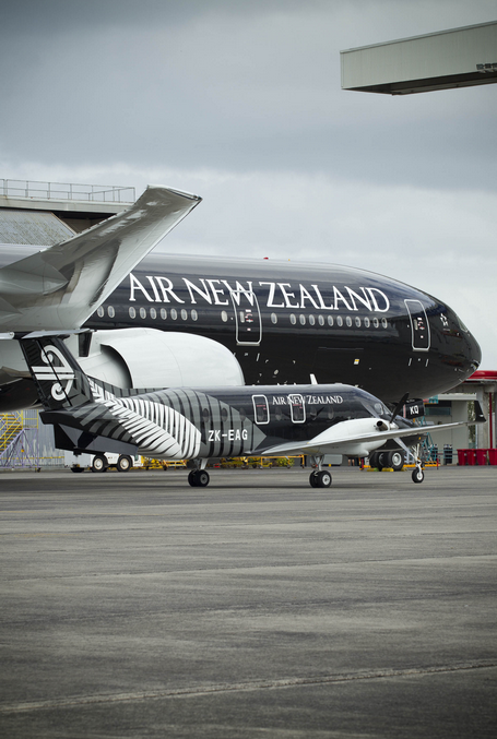 AirNZ 777-300 with Beech1900 black