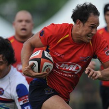 Philippines captain Michael Letts finds a way through the Korean defence in their 2011 HSBC Asian 5 Nations Division I encounter in Ansan.