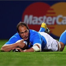 Captain Sergio Parisse opens the scoring for Italy against Russia