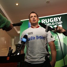 Shane Williams lends his support to the campaign on Keep Rugby Clean Day.