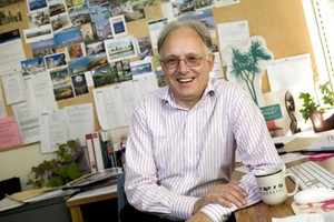 Professor Eric Pawson has had his 33-year teaching career recognised with a national teaching award.