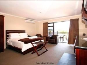 Motel business for sale in Whanganui NZ with a large home in great location in town central