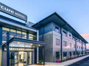 Mercure Tamworth front