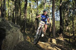 Successful first lap race for offroad triathlete Nienke Oostra.