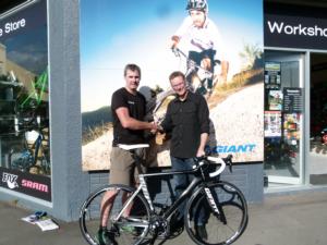 Ian (Right) receiving his bike from Giant and Torpedo7's local store Manager Graeme Allen.