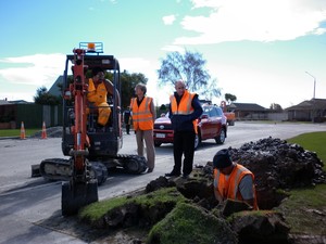 Wellington Mayor Kerry Prendergast visits her staff working in the field in Kaiapoi assisting with restoration of essential services. 