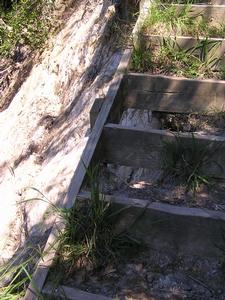 Steps on the edge of a 25m slip
