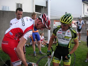 Karl explaining his dismount to Gordon
