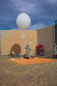 NIWA staff Hamish Chisholm and Alan Thomas preparing (058) and launching (056) a package of sensors to measure temperature, pressure, humidity, ozone, winds and position, using GPS, in the atmosphere up to about 30km, above Lauder in Central Otago.