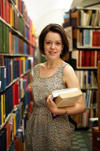 Dr Davinia Caddy