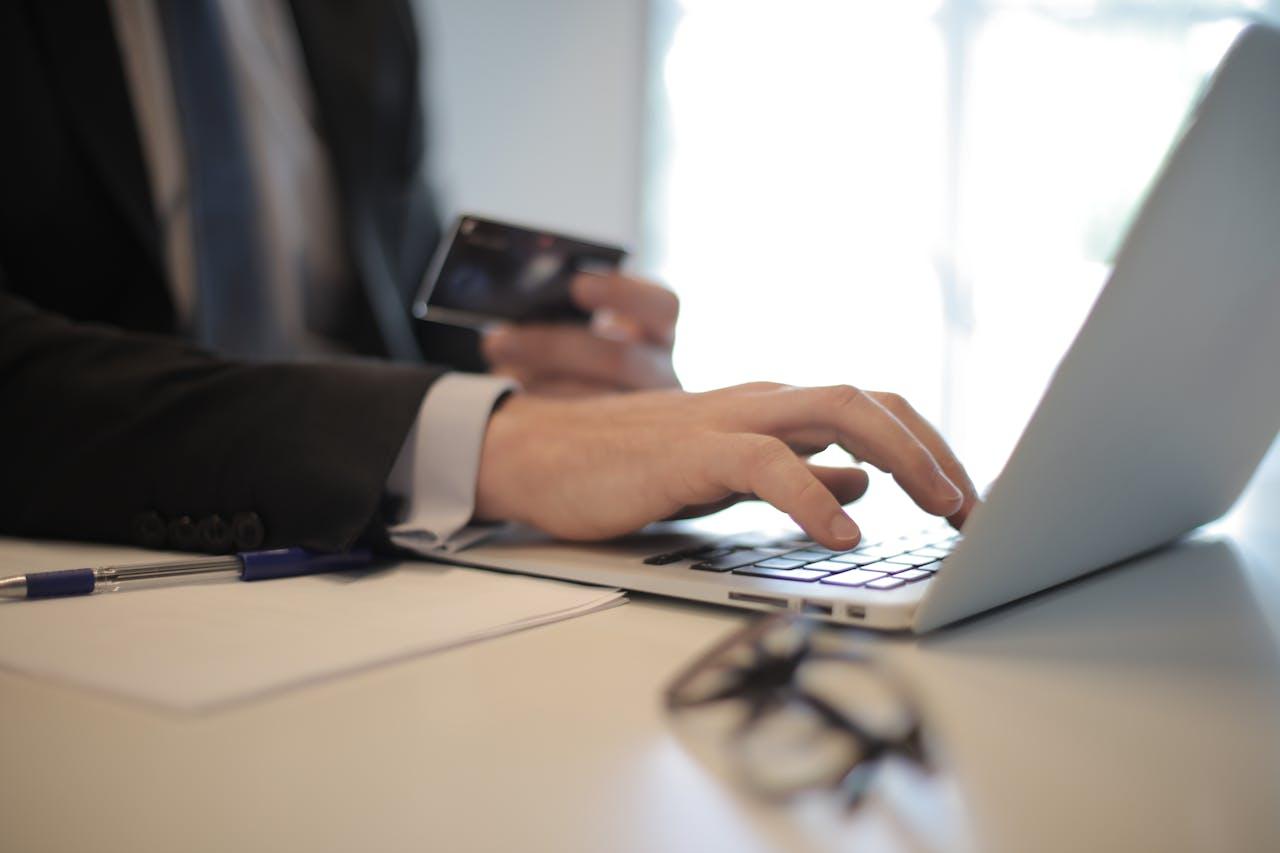 Business Trends in E-Commerce Industry - Vimarsana News