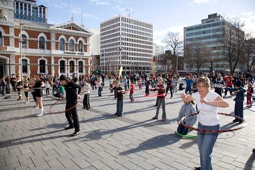 The Successful 2008 NZ Record Hooping in Cathedral Square