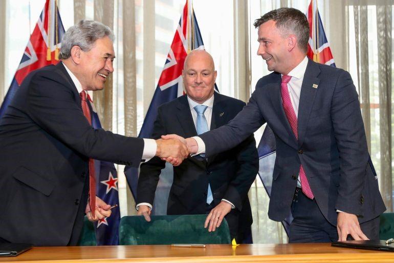 Sir Ray Avery: Red traffic lights - just what NZ politicians need - Vimarsana News