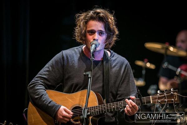 Harry Parsons announced as special guest and opening act for Tablefox's upcoming Hamilton show at the Navara Lounge.