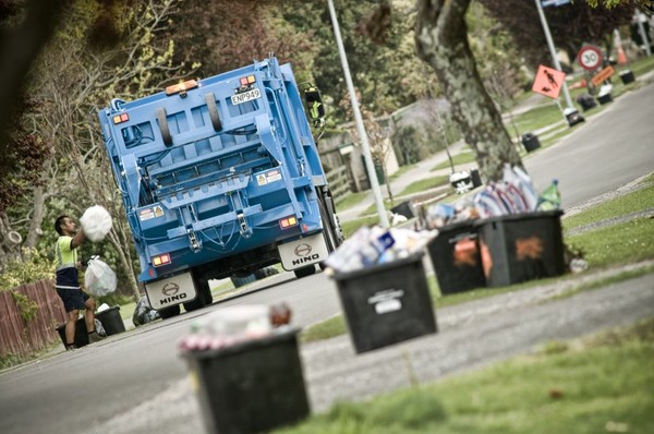 The familiar blue AllBrites recycling trucks are sorting more recycling at the kerb. This has resulted in more unacceptable items in the black recycling bins being rejected.