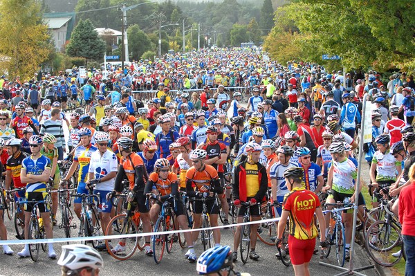 Avanti Rotorua to Taupo 100k Flyer cycle race start