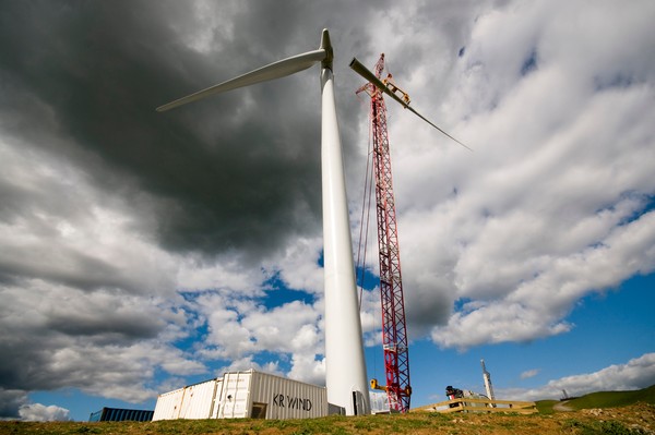 First Turbine Erected at Te Uku Wind Farm