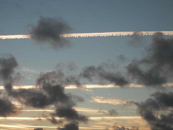 Chemtrails Seen On March the 18th, 2011 40kms Off The Coast From Taranaki