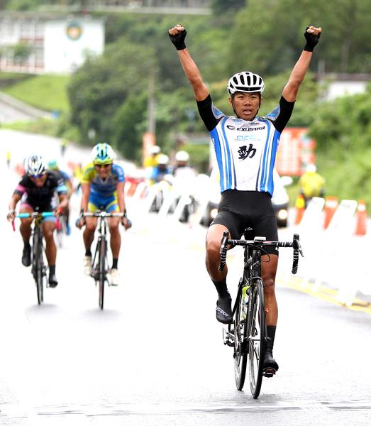 32 year old Liu Jinfeng taking an emphatic sprint victory on day two of the Tour of East Taiwan