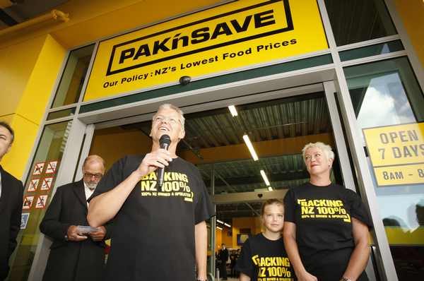  Store owner Maurice Te Brake, with wife Melisa and daughter Mollie