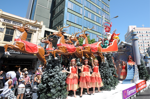 Santa's Float in action at the 2010 Farmers Santa Parade