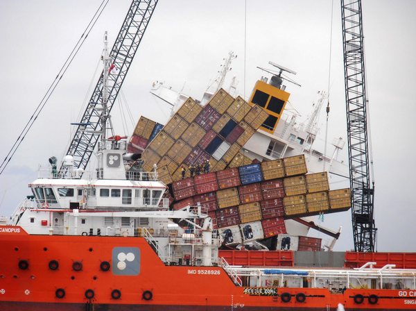 The Go Canopus and Sea Tow 60 are positioned astern of Rena