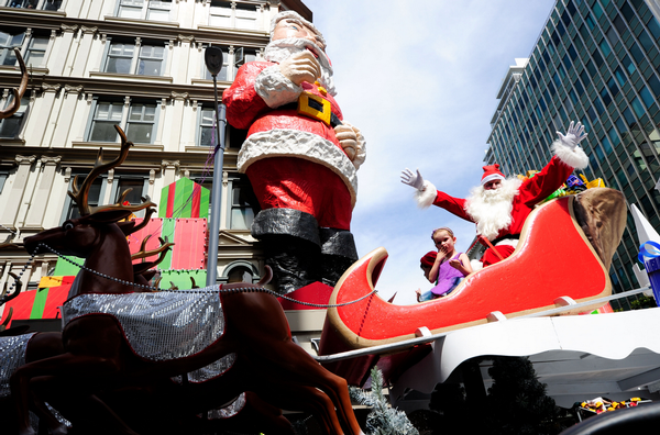 Santa's float journeys down Queen Street in the 2011 Farmers Santa Parade.