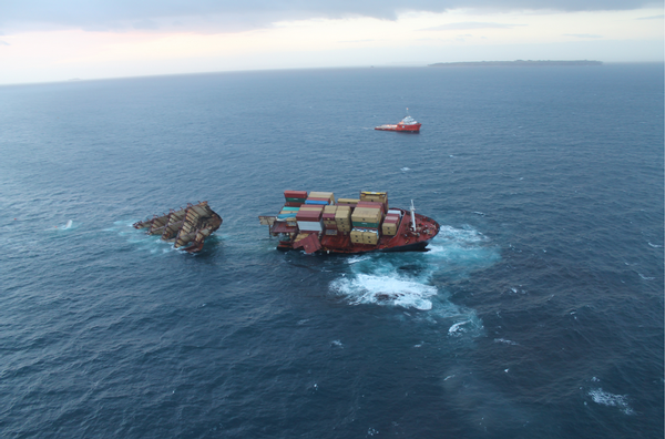 The wreck of Rena as observed during the 6am overflight.