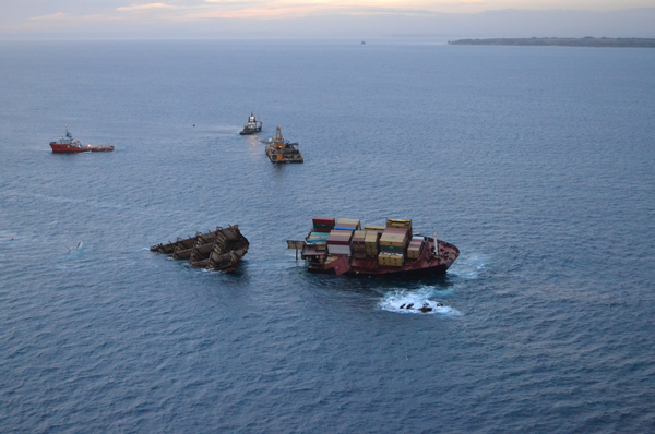 The wreck of Rena as observed during the morning overflight.