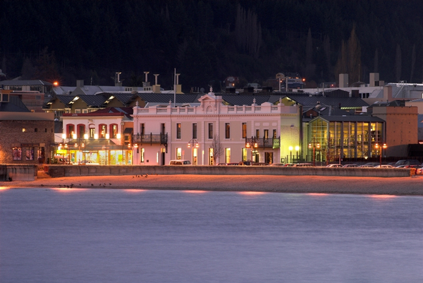 The evening view to Eichardt's Private Hotel.