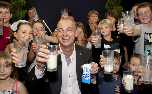 Fonterra CEO Theo Spierings toasts the success of the Fonterra Milk for Schools pilot with children of Fonterra staff.