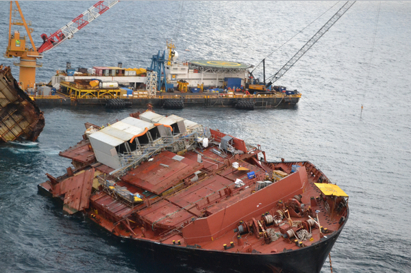 Work continues to remove the containers from the bow section of Rena.