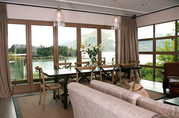 Room with a view &#8211; dining room at The Eichardt's Residence, Queenstown.