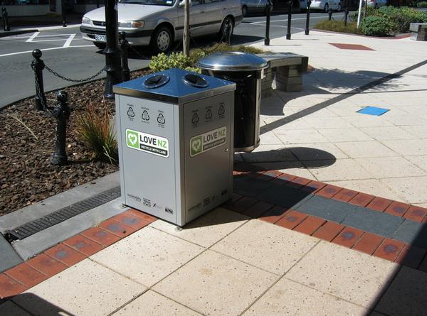 Street recycling bin