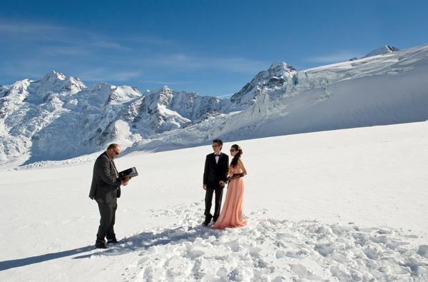 Richard Lee and Regine Hong with wedding celebrant Denis Callesen.